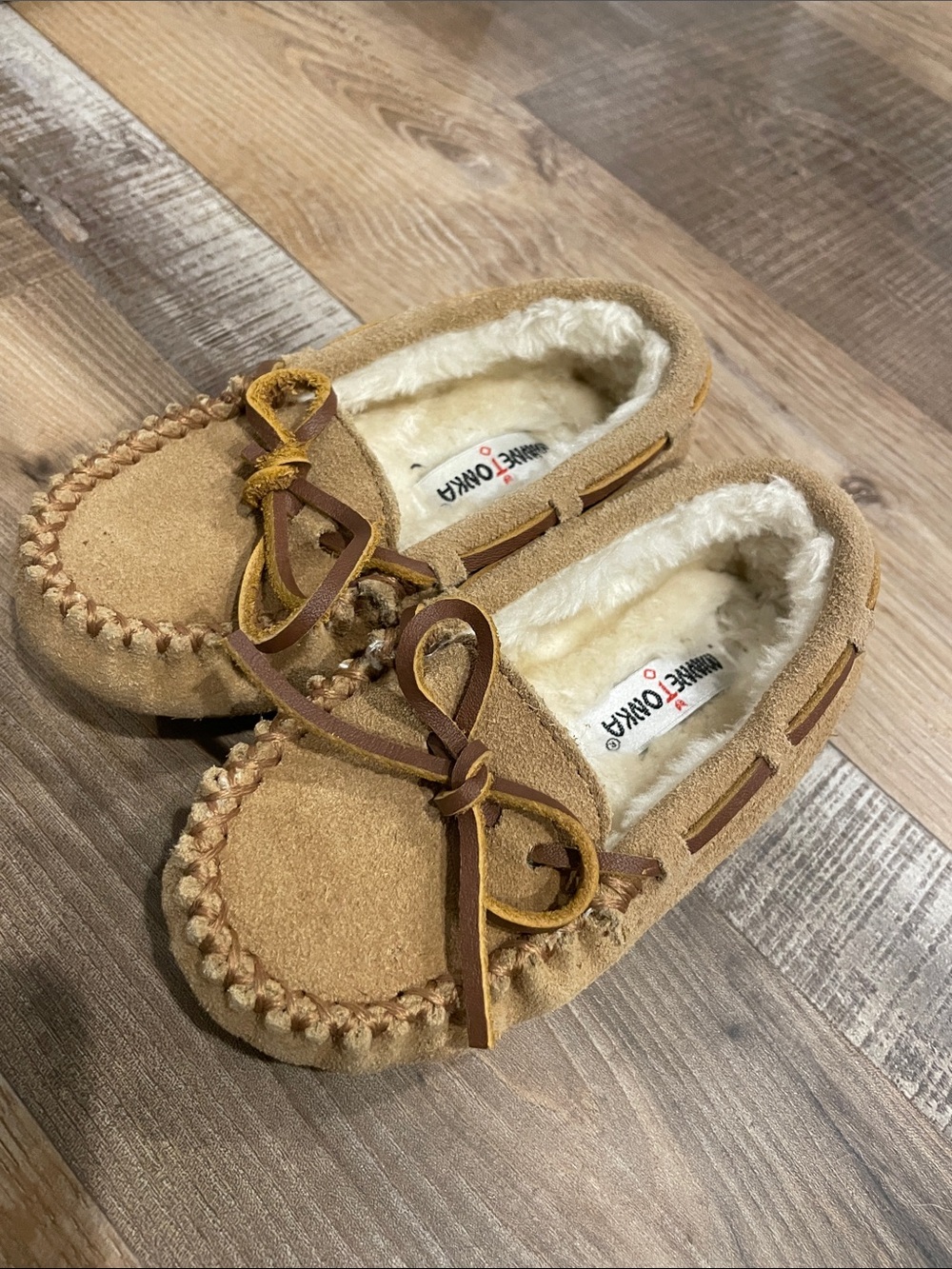 Minnetonka Kids Suede Moccasin Slippers in Tan with Cream Lining never worn